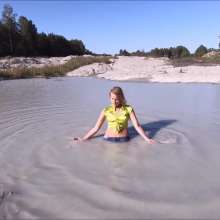 RevSlymsford: More Muddy Welly Fun In Tight Yellow Top + Daisy Dukes