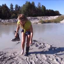 RevSlymsford: More Muddy Welly Fun In Tight Yellow Top + Daisy Dukes