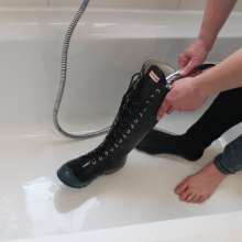 bootedbabes: Steffie--Showering in Hunters--50% off Sale Now On