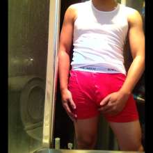 Daniel Wetlook: YagoGet Wet and Cum in the Bathroom