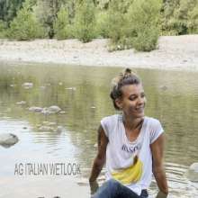 Ag Italian Wetlook: Giulia in river with old converse, jeans, sweater and t-shirt (braless)