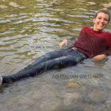 Ag Italian Wetlook: Giulia in river with old converse, jeans, sweater and t-shirt (braless)