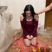 Top Messy Girls: 2 Crazy Videos of a Girl Poured a Lot of Products