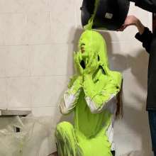 Top Messy Girls: A Big Bucket of Slime!