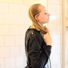 Wamtastic Jessica: Eileen in a shiny Blue Downjacket