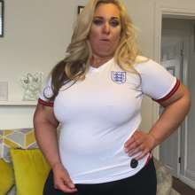 TheGungeZone: Kellie's Messy Football Forfeit