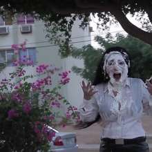 lovingmessy4you: Pied and Humilliated by Strangers