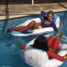 wamtec: Supergirl Vs Flashgirl