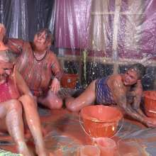 Djmeak: Cheyenne, Hannah and Skyler Squirt Gunge Fun