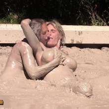 FOXY: Angel and Aurel together in mud