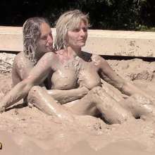 FOXY: Angel and Aurel together in mud