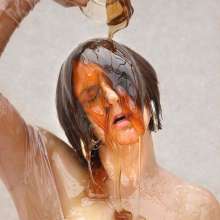 FOXY: Sara honey covered
