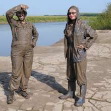 DungeonMasterOne: Waterproofs, overalls, mud!  Honeysuckle and Rosemary, Riverbank Challenge