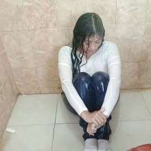 WetPlace: Jazminss Shower In Jeans