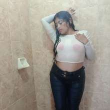 WetPlace: Jazminss Shower In Jeans