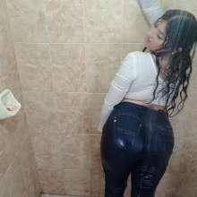 WetPlace: Jazminss Shower In Jeans
