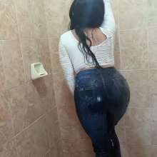 WetPlace: Jazminss Shower In Jeans