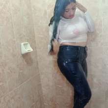WetPlace: Jazminss Shower In Jeans