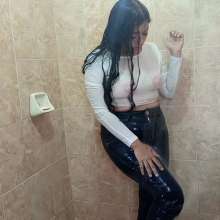 WetPlace: Jazminss Shower In Jeans