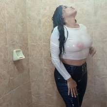 WetPlace: Jazminss Shower In Jeans