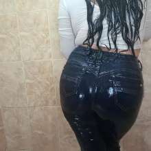 WetPlace: Jazminss Shower In Jeans