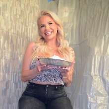 FunFilled Photography: Krystal's Pie and Slime Trivia Challenge in Jeans!