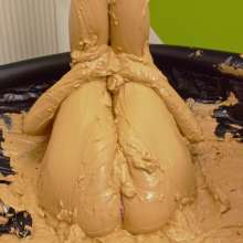 Lyndra Lynn: Mud Masturbation in Cheerleader Cosplay