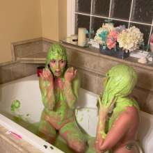 Slimed Models: Zoe and Dani Slime Each Other Naked