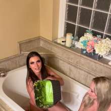 Slimed Models: Zoe and Dani Slime Each Other Naked