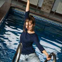 wet.look.me: Wetlook girl in blouse and jeans get wet in pool | Wetlook.biz