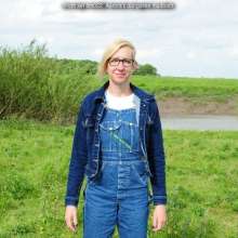 DungeonMasterOne: Aurora takes her first-ever fully-clothed mudbath!