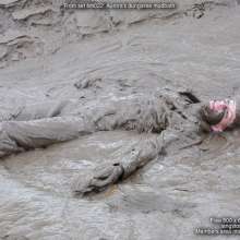 DungeonMasterOne: Aurora takes her first-ever fully-clothed mudbath!