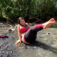 wet.look.me: Wetlook girl in Leggings get wet in jungle river | Wetlook.biz