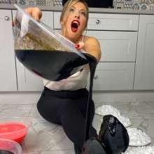 bsmessybakery: After work pies and gunge