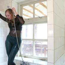 WetPlace: Beautiful Eileen Leggings Shower In Bathroom