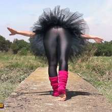 FOXY: Ayako black swan in mud