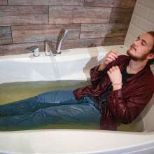 Wet Live Team: Good Morning and Oleg's Excellent Getting Wet in the Bath