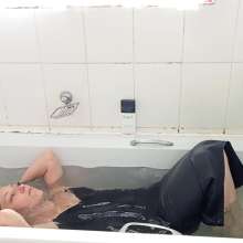 Thefetishgirl: Hair Washing with Red Shampoo in Leather Dress