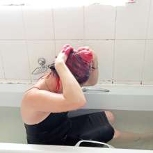 Thefetishgirl: Hair Washing with Red Shampoo in Leather Dress