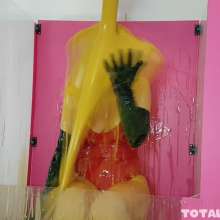 TotallyGunged: Lottie Lalay Hunts for Gunge Eggs in our Gunge Tank!