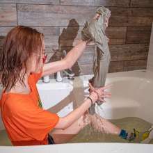 Wet Live Team: Mila Loves to Get Wet in the Bath before Reading Books