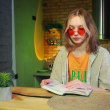 Wet Live Team: Mila Loves to Get Wet in the Bath before Reading Books