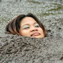 dlodoski: Joan Teasing in Peat--Photos
