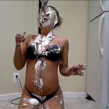 Slimed Models: Neesy Pied