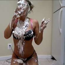 Slimed Models: Neesy Pied