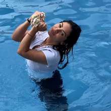 wet.look.me: Wetlook girl in leggings swimming in Pool | Wetlook.biz
