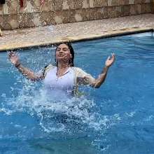 wet.look.me: Wetlook girl in leggings swimming in Pool | Wetlook.biz