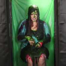 TheGungeZone: Vivian Tricked Into the Gunge Tank