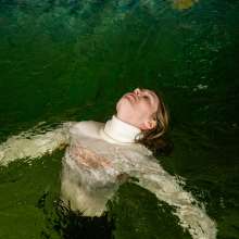 wet.look.me: Wetlook girl in jeans in the pool | Wetlook.biz