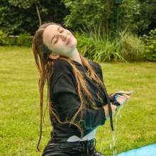 wet.look.me: Wetlook girl in leather pants gets wet in pool | Wetlook.biz